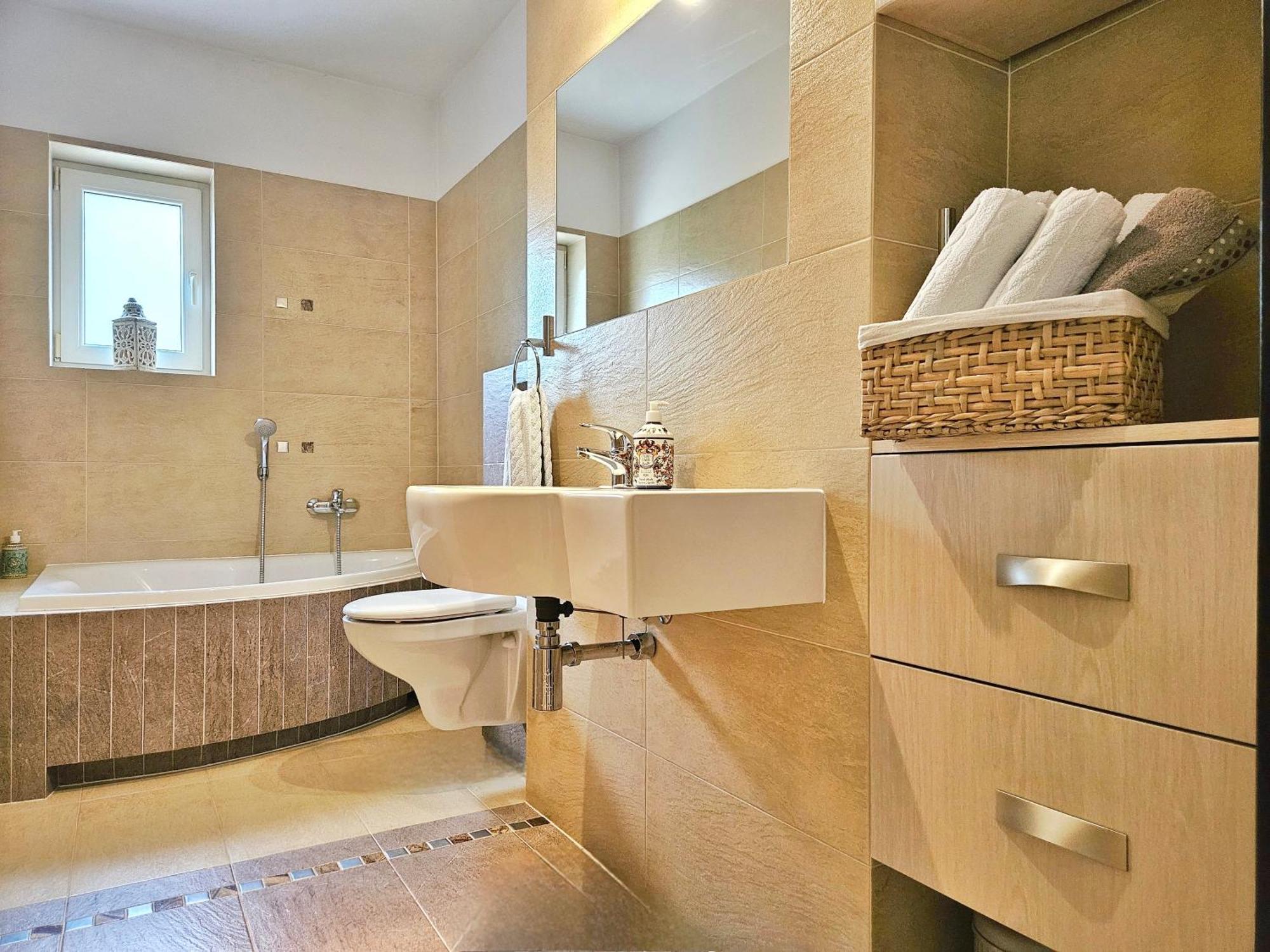 Apartament Garden- Parking, Ogrodek, Cicha Okolica Pruszcz Gdański Kültér fotó